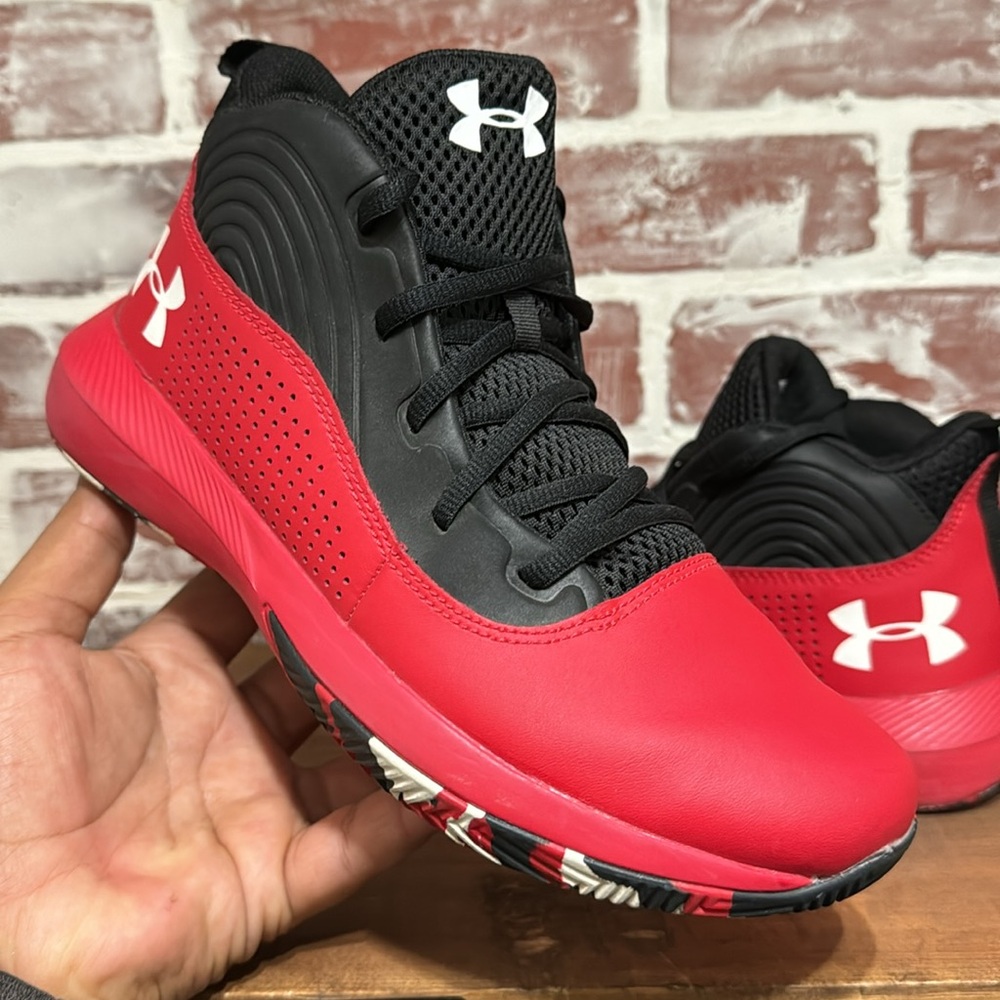 Under Armour Lockdown 4 Youth Sz 6Y